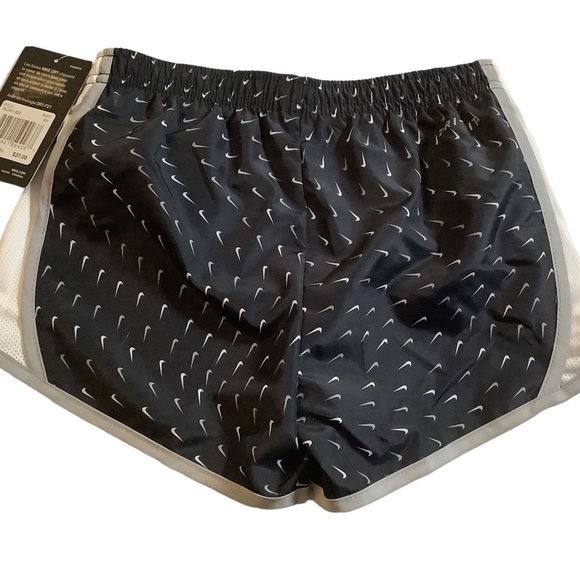 New NWT Nike Girls Sport Dri-Fit
Shorts Size 6X - Picture 2 of 6